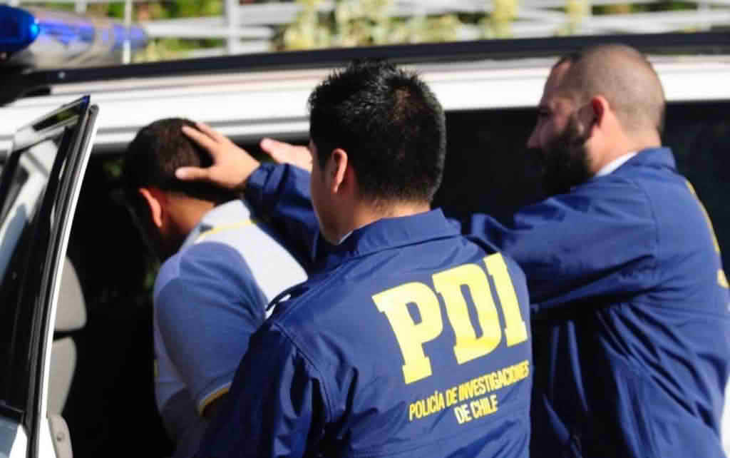 Detienen a sujeto de 21 años: imputado por 13 causas de robo con violencia en Peumo