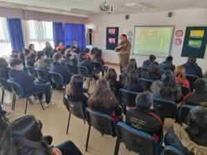 Prefecto de Colchagua dictó charla preventiva a jóvenes de la provincia