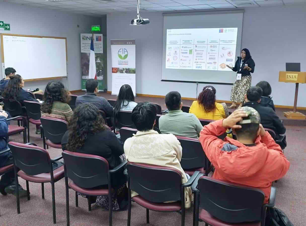 Innovación en el campo: FIA y Seremi de Agricultura capacitan a jóvenes rurales