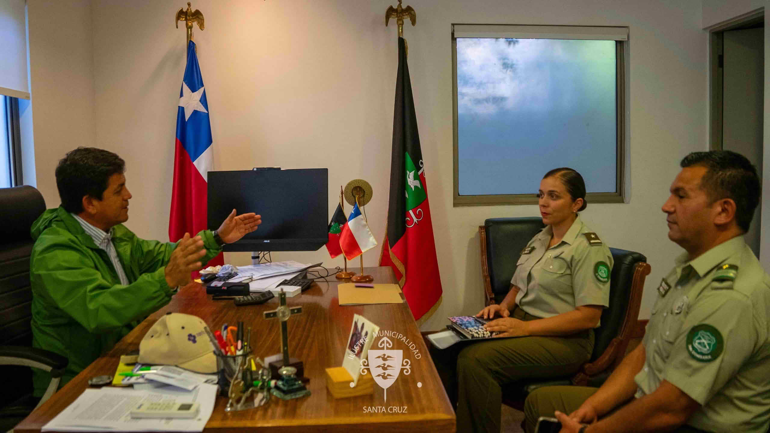 Coordinación para mejorar la seguridad: alcalde y Carabineros planifican operativos en Santa Cruz