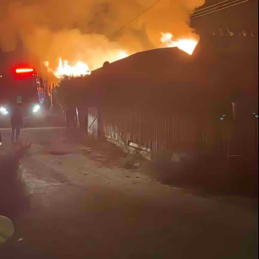 Conmoción en Chimbarongo: incendio deja a dos adultos mayores damnificados