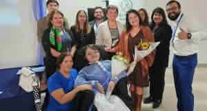 Escuela Hospitalaria de Santa Cruz celebra el 2024 reconociendo a destacada egresada