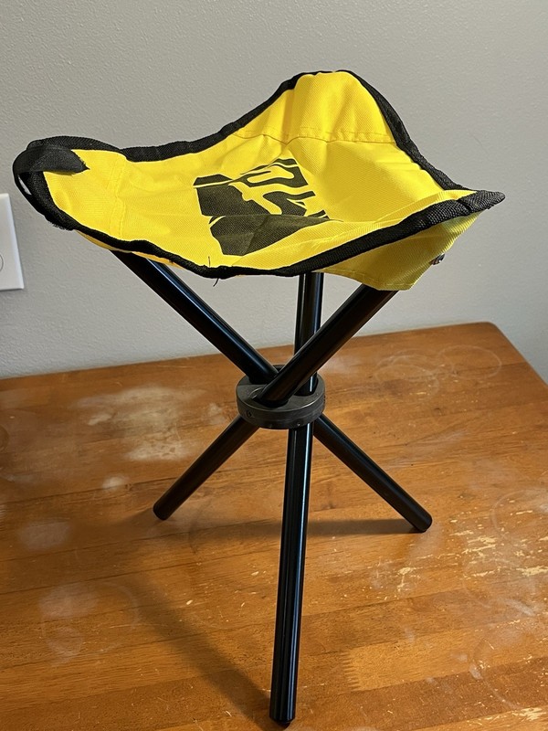 New 2016 SDCC Comic Con MTV Tripod Stool Chair Yellow Scream Shannara Teen Wolf
