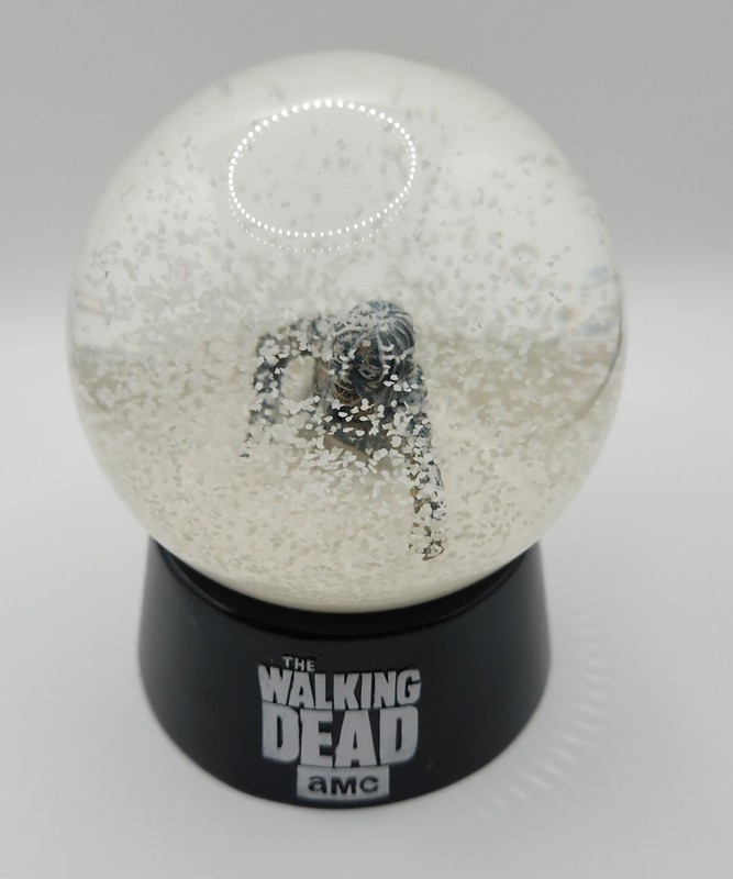 The Walking Dead - Walker Wonderland Snow Globe gallery
