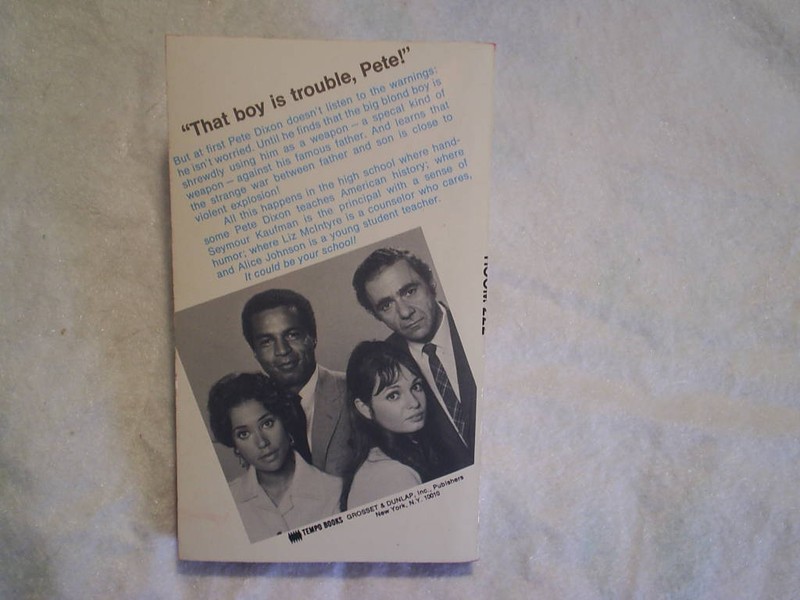 1970 ROOM 222 #2 TV SHOW PAPERBACK,Pete Dixon,Karen Valentine,Denise Nicholas gallery