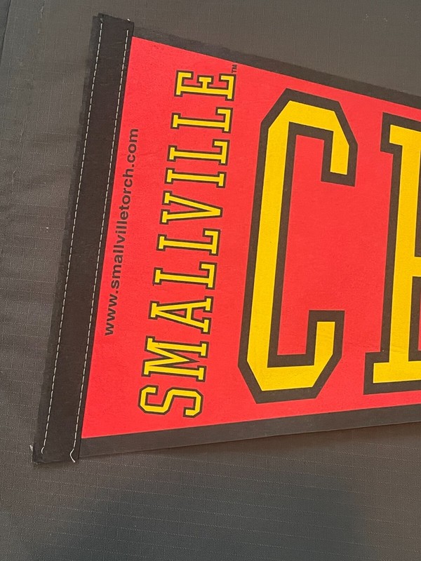 SMALLVILLE CROWS PENNANT BANNER RARE TV SERIES PROMO SUPERBOY SUPERMAN DC COMICS gallery