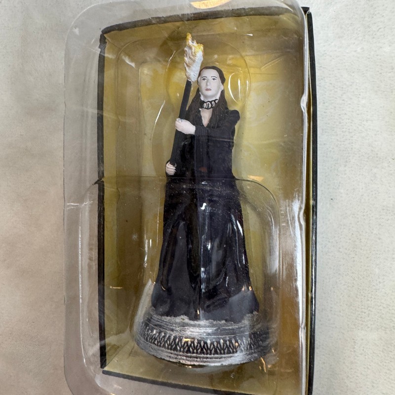 HBO Game Of Thrones Melisandre 5:09 The Official Collectors Model New gallery