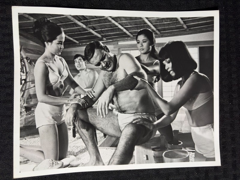 1967 YOU ONLY LIVE TWICE 7×9″ Promo Photo (2) FN+ 6.5 Sean Connery Bath House