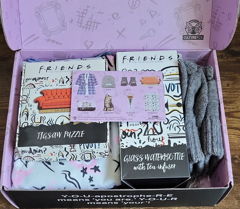 FRIENDS TV Series CultureFly Box Set Puzzle Glass Bottle Infuser Beanie