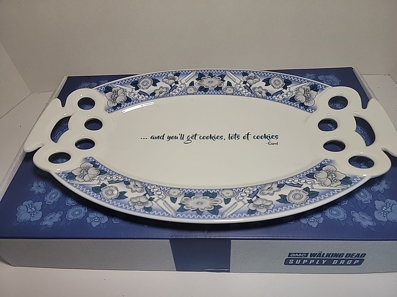 New TWD Carol's "COOKIE SERVING TRAY" AMC The Walking Dead Supply Drop Box Carol