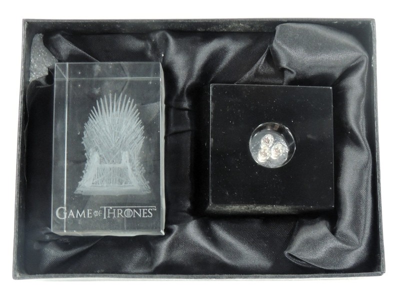 Game of Thrones 3D Crystal Iron Throne with Lighted Base Dark Horse Deluxe NIB gallery