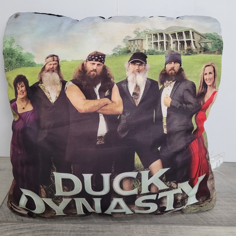 A&E Duck Dynasty Family Photo Pillow 13″x13″ Phil/Miss Kay/Willie/Si/Jase/Korie